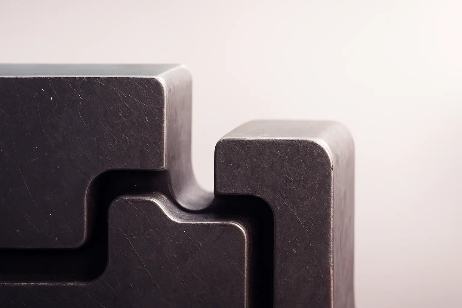 Render tridimensional de formas inventadas, en los colores de la publicación; acompaña a «Pragmatic Play»